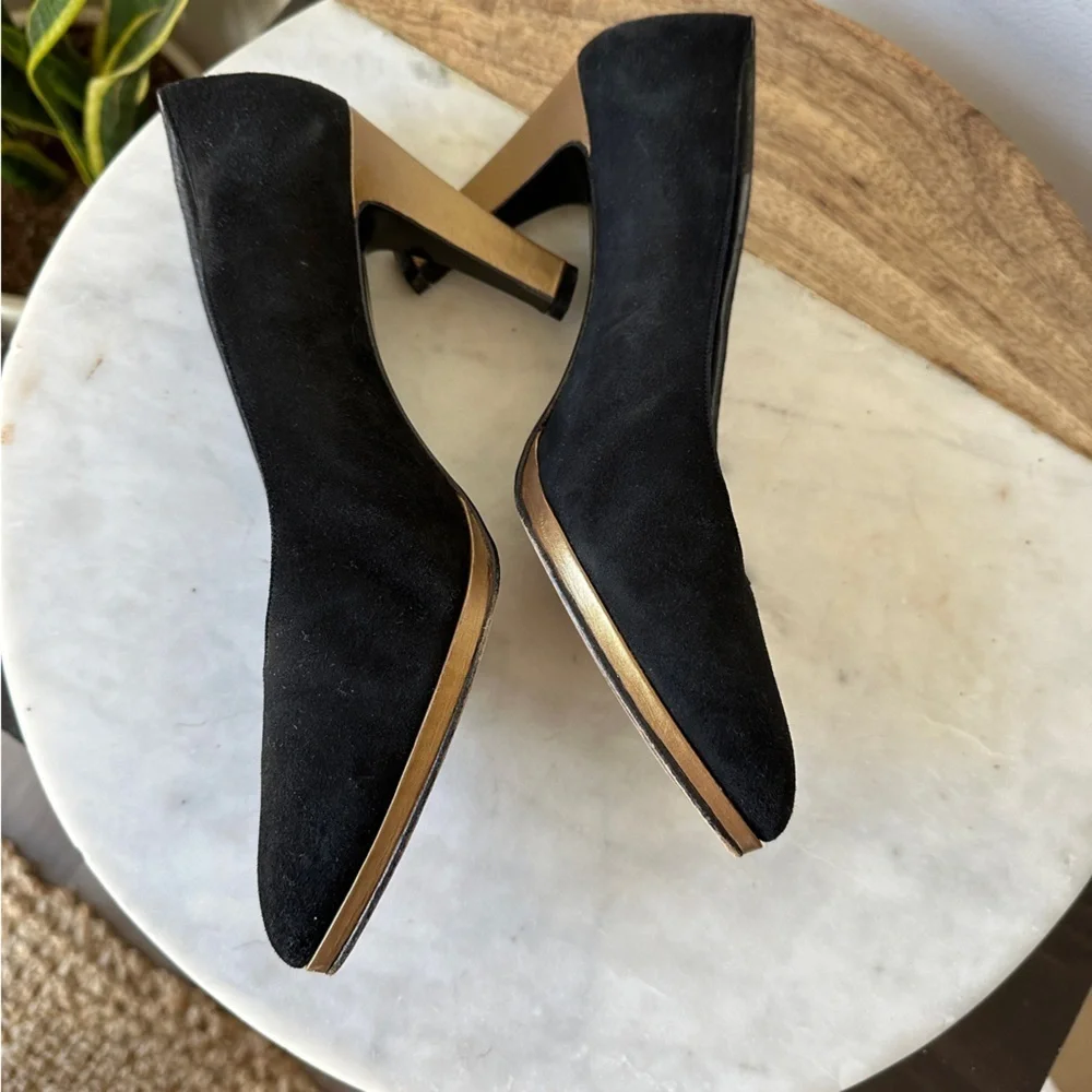 Stuart Weitzman Black Suede Pumps triangle gold heel size 8.5